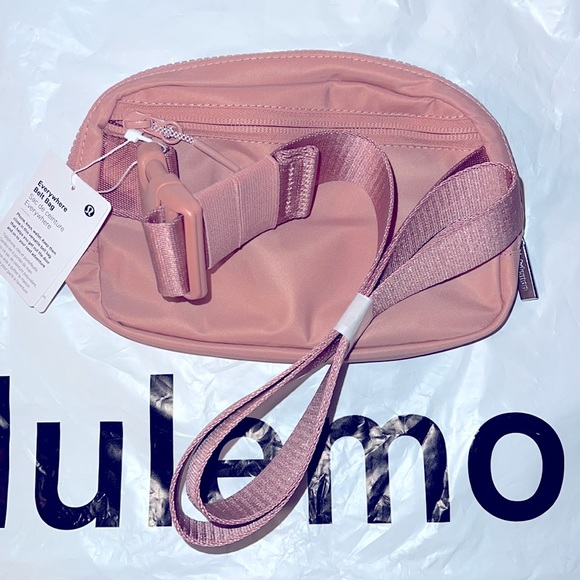 NWT Lululemon Everywhere Belt Bag Pink - Picture 5 of 5